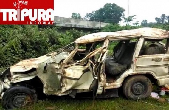 2 dead, 3 Critical in National Highway Accident at Santirbazar 2 dead, 3 Critical in National Highway Accident at Santirbazar